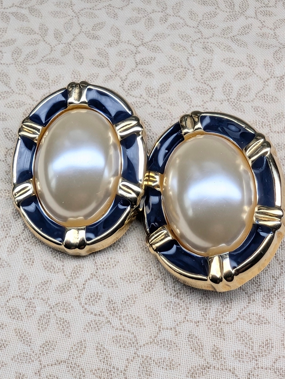 🩷 Vintage Large Faux Pearl Clip Earrings With Navy & Gold *4 For $20*